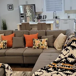 Joe & Aby's Luxury Getaway - 4 Bedrooms With 2 King & 2 Queen Beds Canada